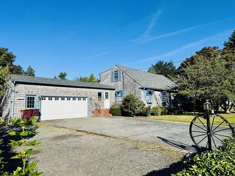 94 Nyes Ln, Acushnet, MA 02743