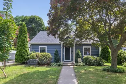 113 Farnum Rd, Waltham, MA 02453