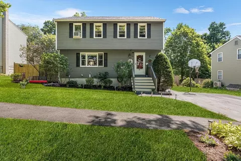 16 Peoples Pl, Haverhill, MA 01832