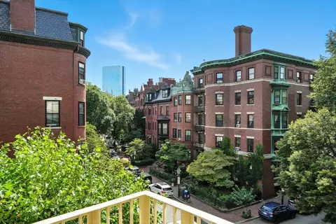 145 Pinckney St #403, Boston, MA 02114