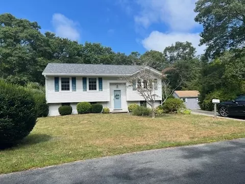 178 Walnut St, Hyannis, MA 02601