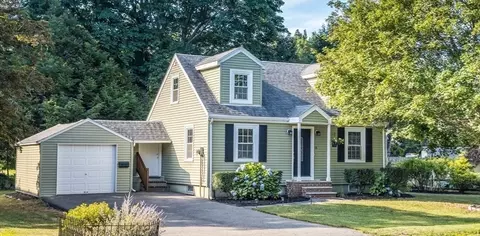 18 Wescroft Rd, Reading, MA 01867