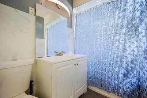 Bath - 114 Sylvan St, Springfield, MA 01108 photo 1 of 1