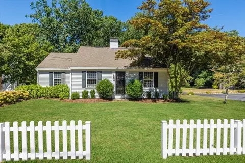 131 Chestnut St, Duxbury, MA 02332