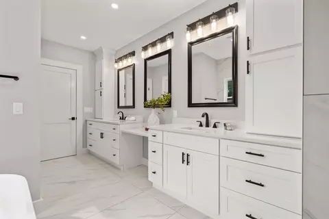 Bath - 48 Cypress Rd, Milton, MA 02186 photo 3 of 6