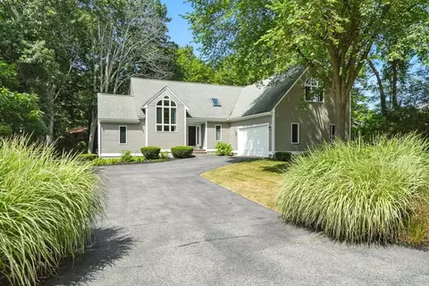 7 Bonnie Ln, Kingston, MA 02364