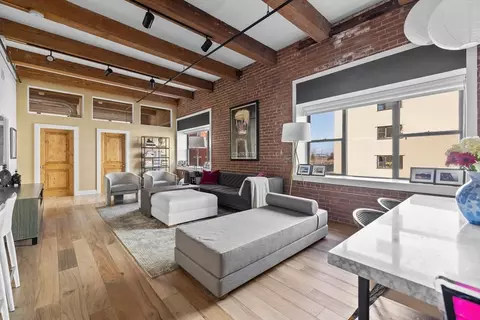 15 Sleeper St #206, Boston, MA 02210