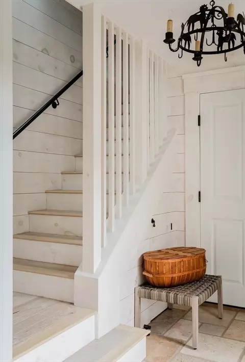 Entry Way - 16 Pinecroft Rd, Weston, MA 02493 photo 2 of 3
