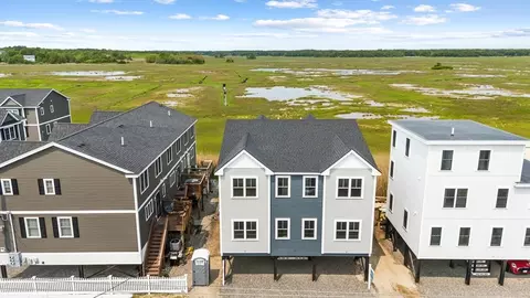 77 N End Blvd #2, Salisbury, MA 01952