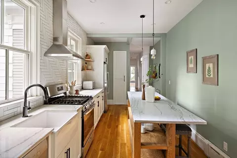 22 Bigelow #2B, Cambridge, MA 02139