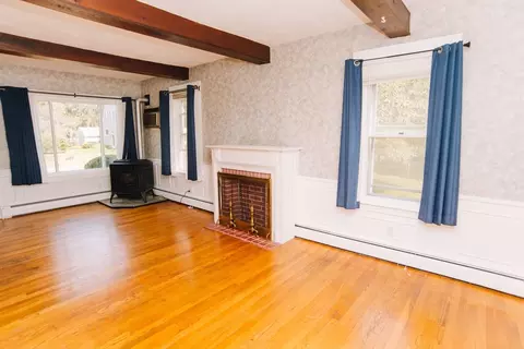 Living - 78 Holyoke St, Easthampton, MA 01027 photo 1 of 8