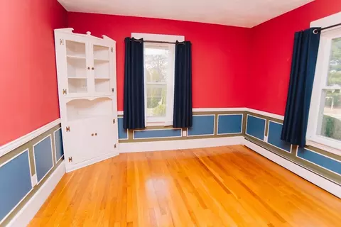 Living - 78 Holyoke St, Easthampton, MA 01027 photo 7 of 8