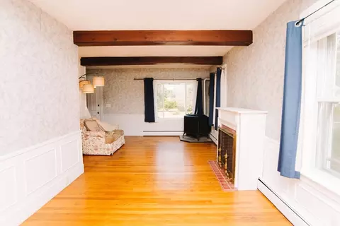 Living - 78 Holyoke St, Easthampton, MA 01027 photo 5 of 8