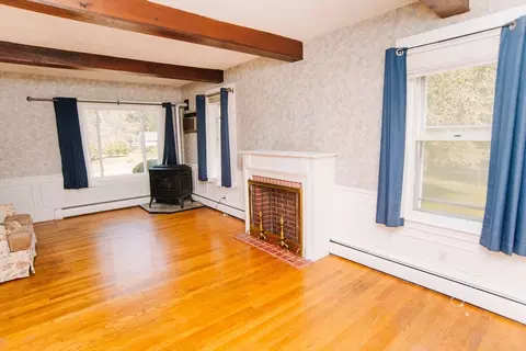 Living - 78 Holyoke St, Easthampton, MA 01027 photo 4 of 8