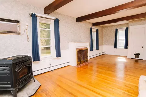 Living - 78 Holyoke St, Easthampton, MA 01027 photo 2 of 8