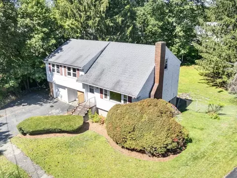 14 Mallard Way, Waltham, MA 02452