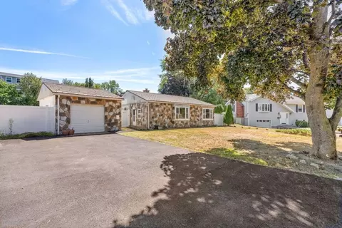 31 Black Rock Rd, Melrose, MA 02176
