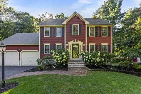 10 Duck Farm Ln, Bridgewater, MA 02324