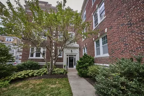 52 Babcock St #6, Brookline, MA 02446