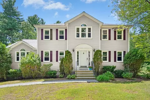 89 Franklin St, Douglas, MA 01516