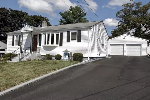 130 Massey Rd, Tiverton, RI 02878