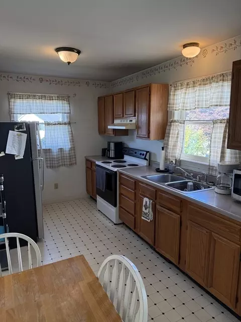 54 Pondview Dr, Fall River, MA 02721 photo 10