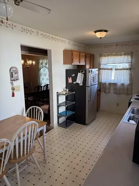 54 Pondview Dr, Fall River, MA 02721 photo 8