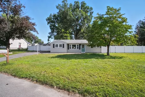 19 Harbour Rd, Springfield, MA 01118