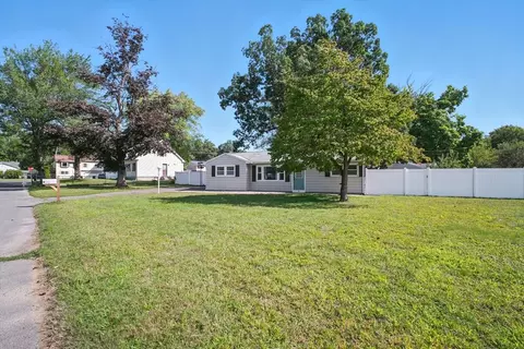 Exterior - 19 Harbour Rd, Springfield, MA 01118 photo 2 of 9