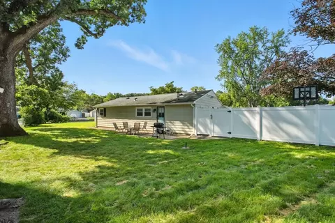 Exterior - 19 Harbour Rd, Springfield, MA 01118 photo 8 of 9