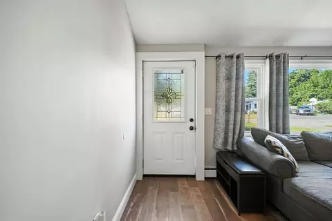 Entry Way - 19 Harbour Rd, Springfield, MA 01118 photo 1 of 1