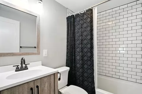 Bath - 19 Harbour Rd, Springfield, MA 01118 photo 1 of 2