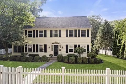 513 Chestnut St, Waban, MA 02468