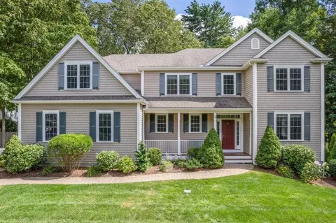 78 Hunnewell St, Wellesley, MA 02481