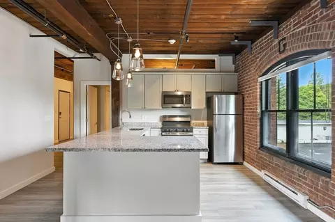 55 Sterling St #306, Clinton, MA 01510