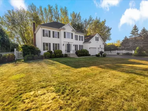 20 Pokanoket Path, Wrentham, MA 02093 photo 2