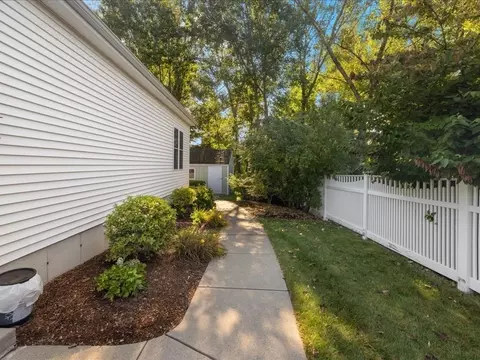 20 Pokanoket Path, Wrentham, MA 02093 photo 39