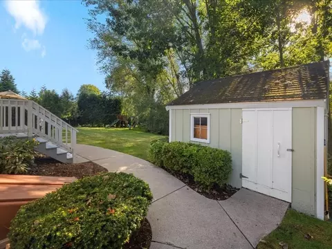 20 Pokanoket Path, Wrentham, MA 02093 photo 40