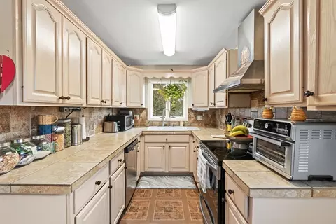 48 Tappan Pl # R, Everett, MA 02149 photo 2
