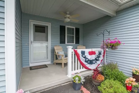 4 Gray Lock Ln #A, Deerfield, MA 01373