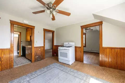 Entry Way - 35 Everett Ave, Webster, MA 01570 photo 4 of 5