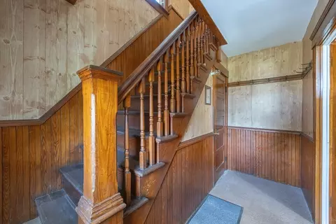 Entry Way - 35 Everett Ave, Webster, MA 01570 photo 3 of 5