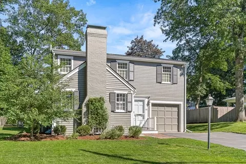 61 Mayo Rd, Wellesley, MA 02482