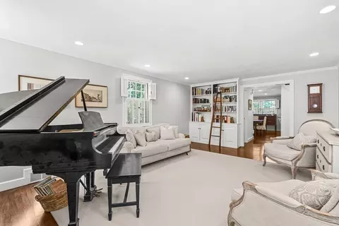 61 Mayo Rd, Wellesley, MA 02482 photo 4