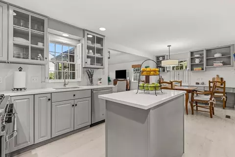 61 Mayo Rd, Wellesley, MA 02482 photo 7