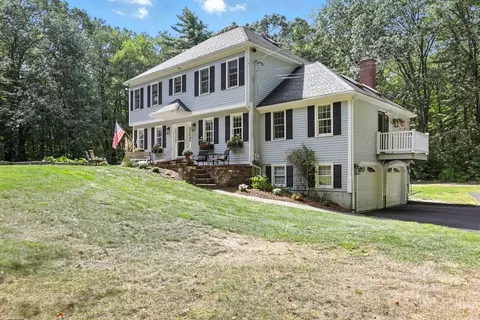 10 West St, Pepperell, MA 01463