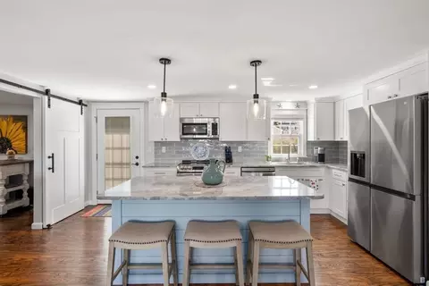 22 Almy Ave, Sandwich, MA 02563