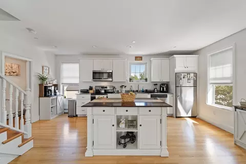 224 Court St #2, New Bedford, MA 02740