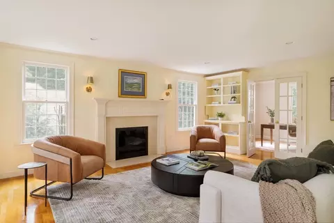 38 Fuller Brook Rd, Wellesley, MA 02482 photo 4