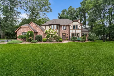 42 Lakeview Cir, Agawam, MA 01001